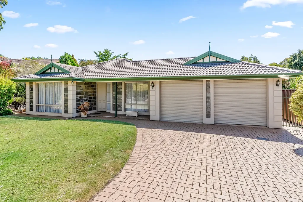 10 Mulberry Grove, Aberfoyle Park, SA 5159