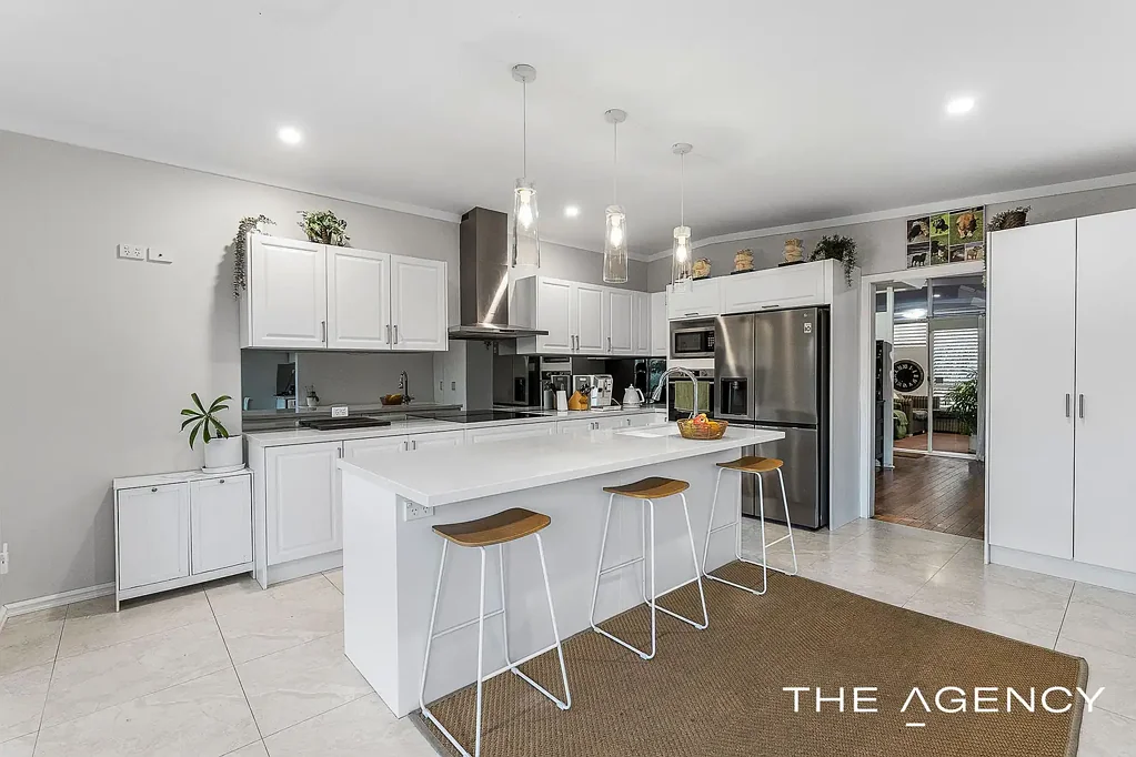Belmont 3Moenga Renovated Residence with Retain & Build Potential