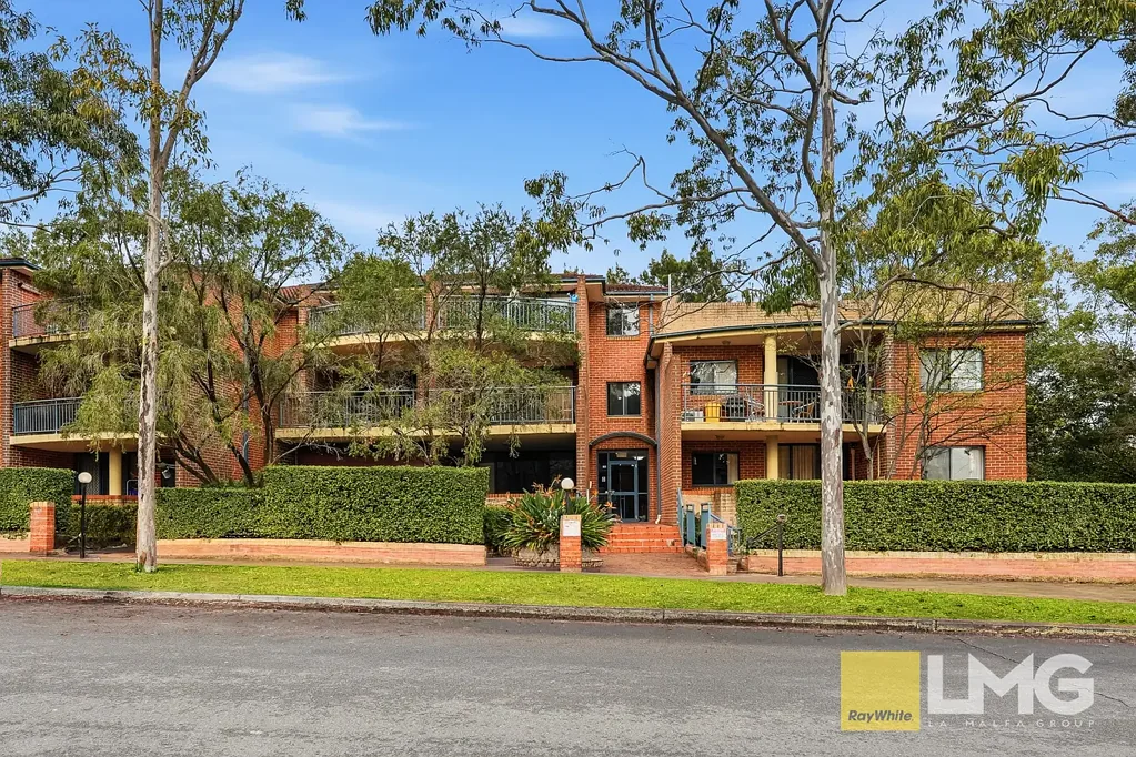 Merrylands West 2Moenga Spacious Apartment in a Well-Maintained Complex!