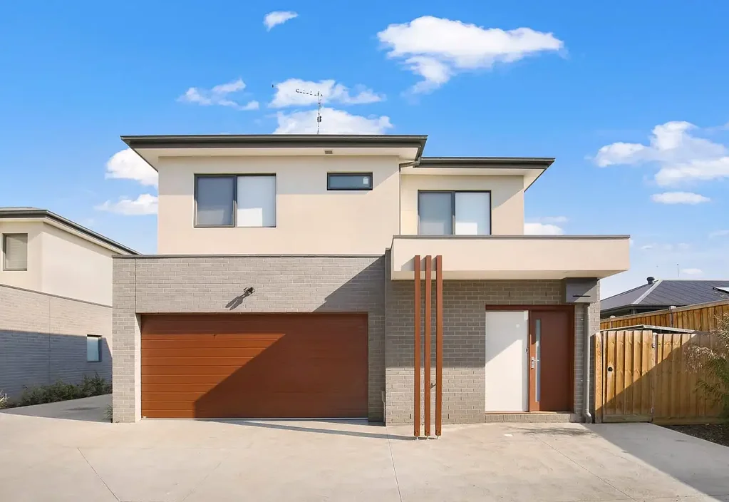 Modern Townhouse Living with Double Garage! APPLICATIONS NOW