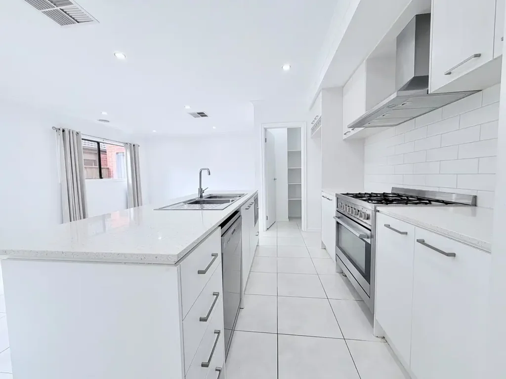 19 Hanson Street, Thornhill Park, VIC 3335, 4房, 2浴, House