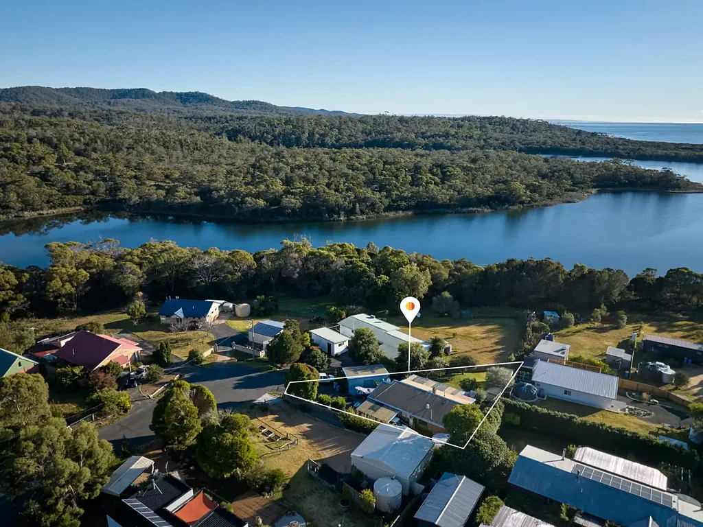 Binalong Bay 3 Bedroom Coastal Comfort in Coveted Binalong Bay