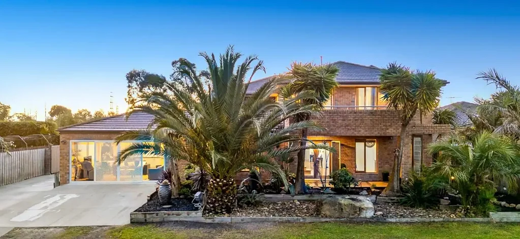 20 Dunferline Crescent, Cranbourne, VIC 3977