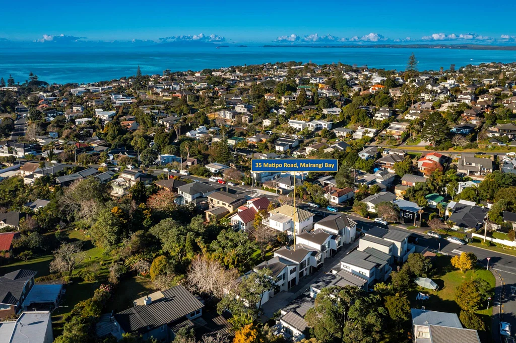 Mairangi Bay 4房  Walk to the Beach and School – Brand-New Living