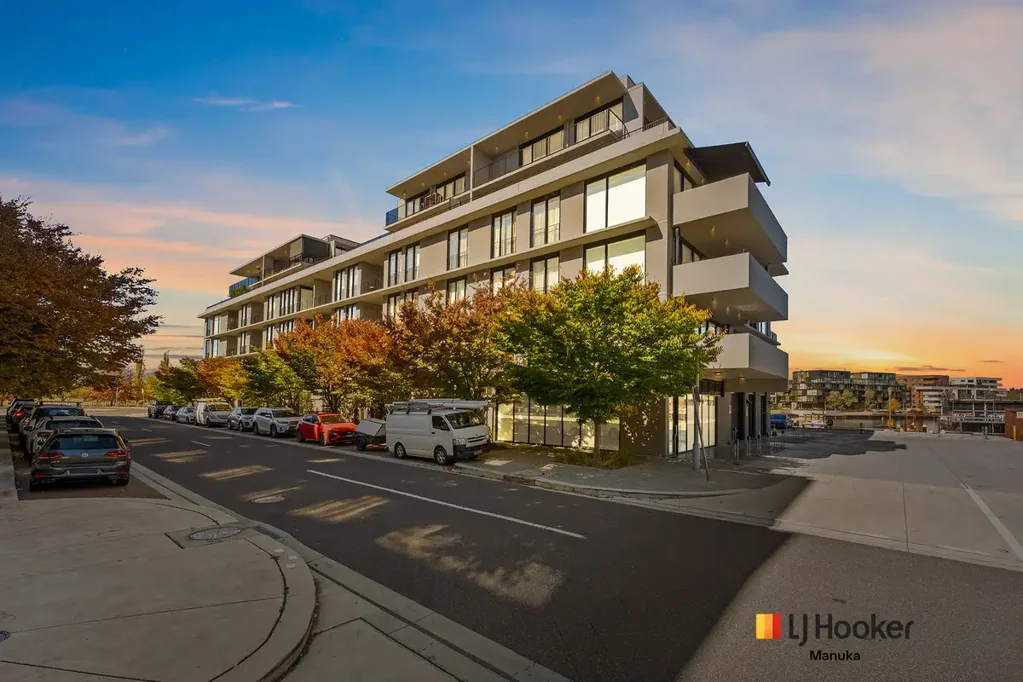 Kingston 3房  Elevated Waterfront Living with Stunning Outlooks