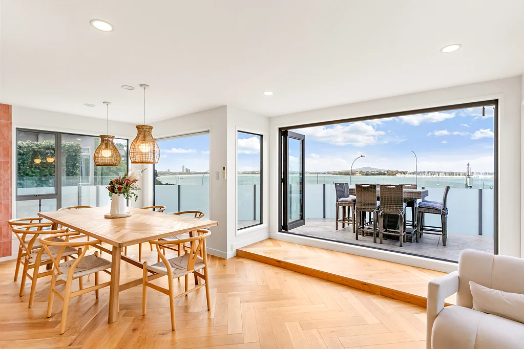 Northcote Point 4房  $450,000 under cv - priced to sell!