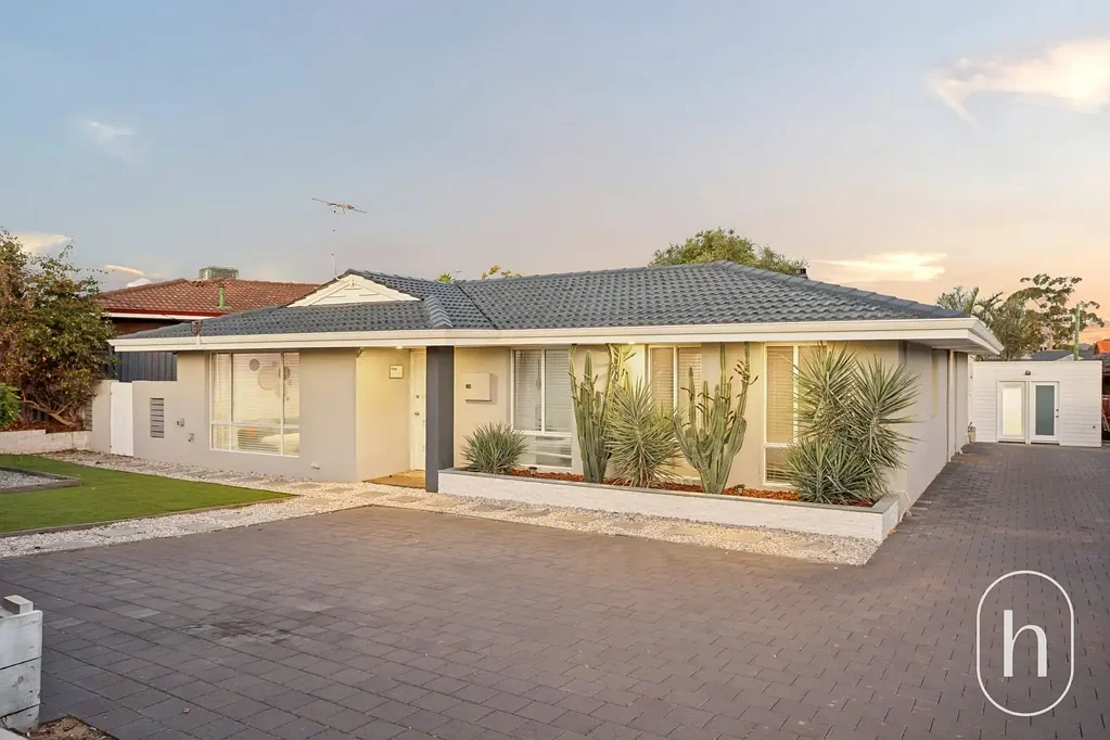 Beldon 5房  A Beautifully Renovated Home with an Incredible Bonus Studio!