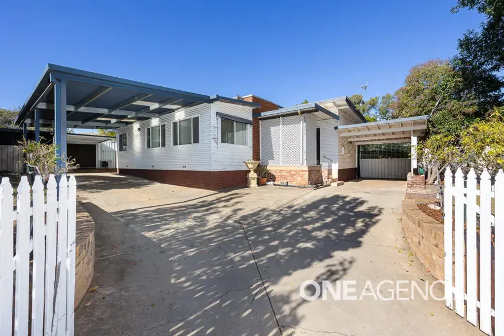 43 NORTHCOTT PARADE, Mount Austin, NSW 2650