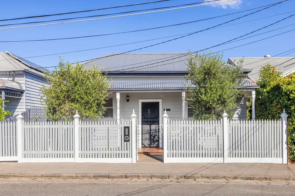 Yarraville 4房 维多利亚式翻新 四卧带套间 设计师厨房 室内外连通 Yarraville地段 步行生活圈 A Ground-Up Renovation with Timeless Appeal