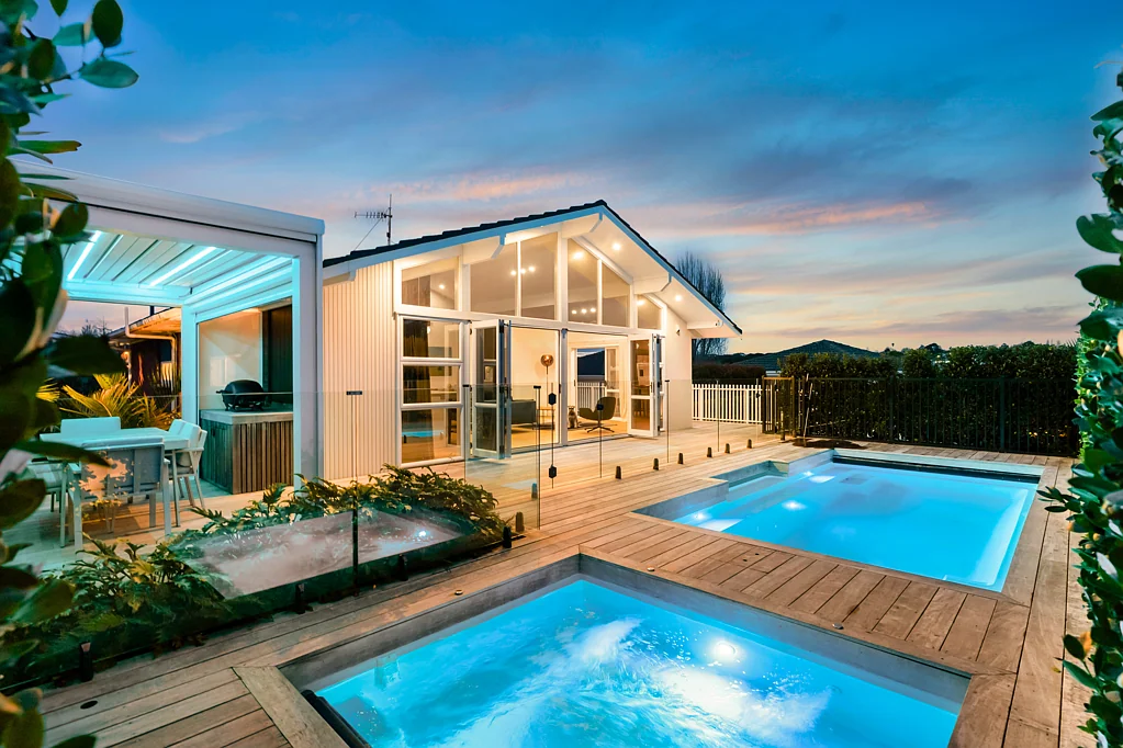 Meadowbank 3部屋 Mid-Century Cool, Poolside Living