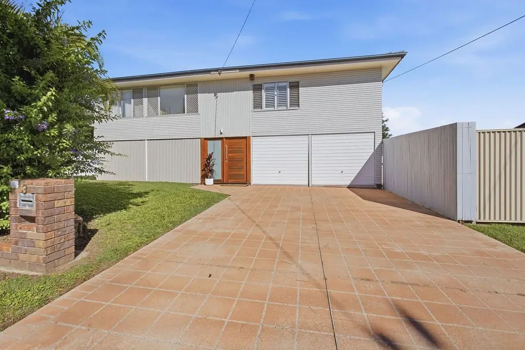 Bracken Ridge 3Moenga Beautifully Updated Family Home