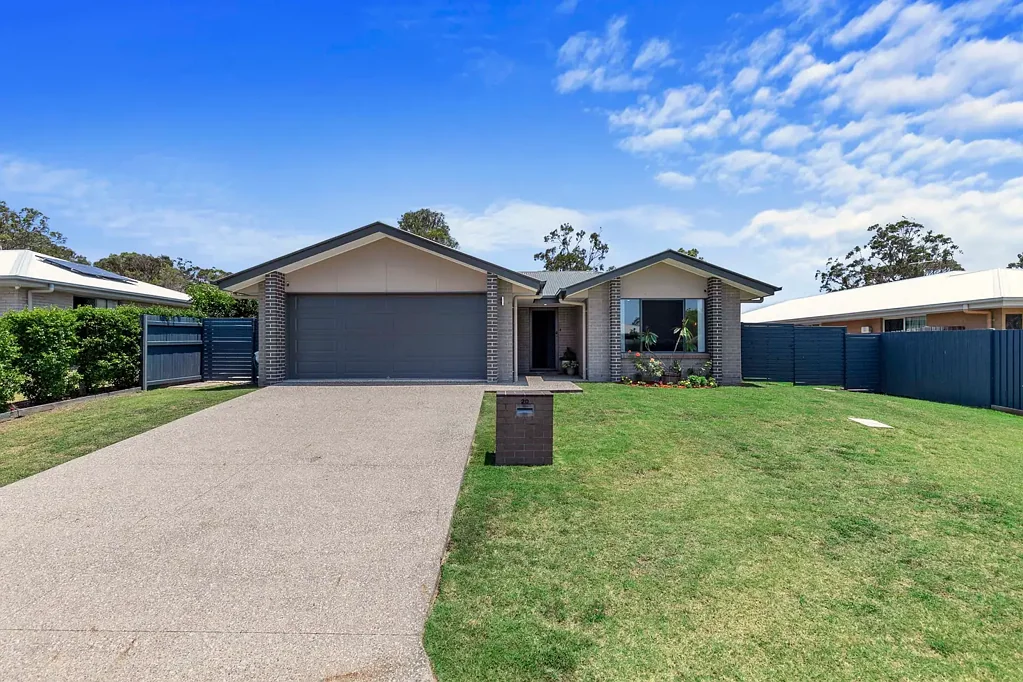 Urangan 4Habitaciones Stunning Family Home & Shed in Prime Urangan Location