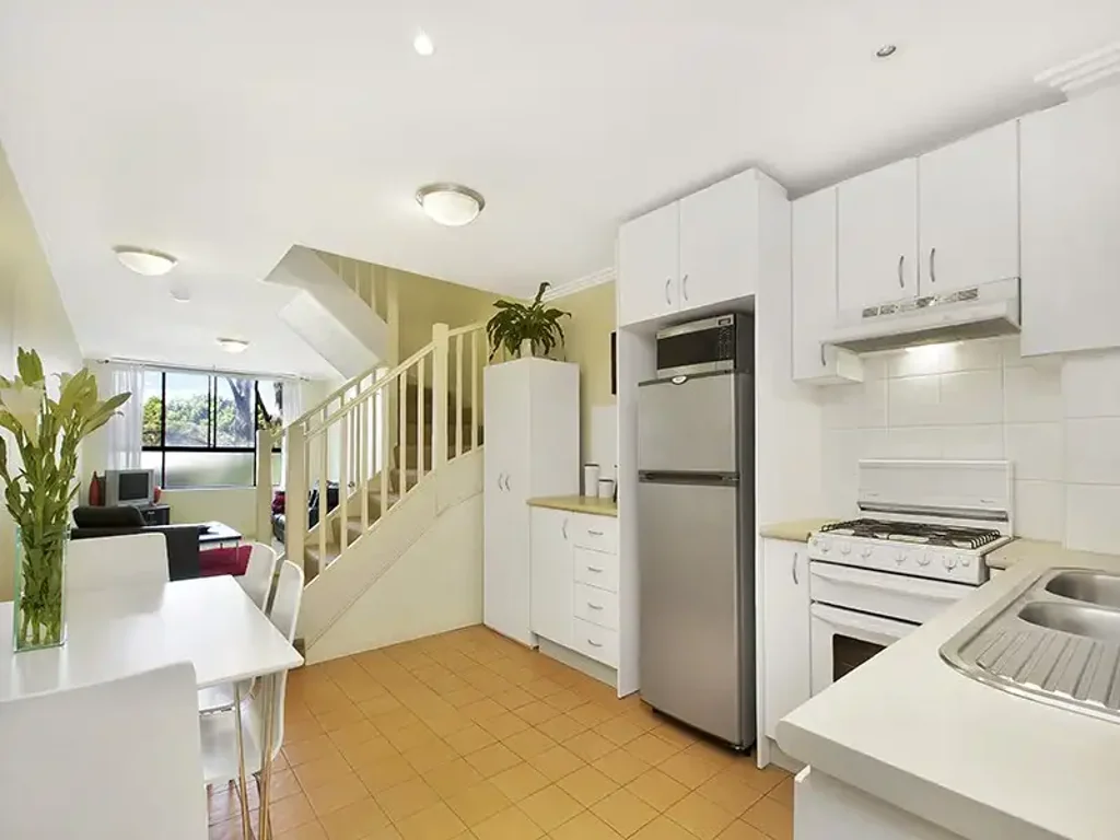 Stunning Split Level Contemporary Apartment