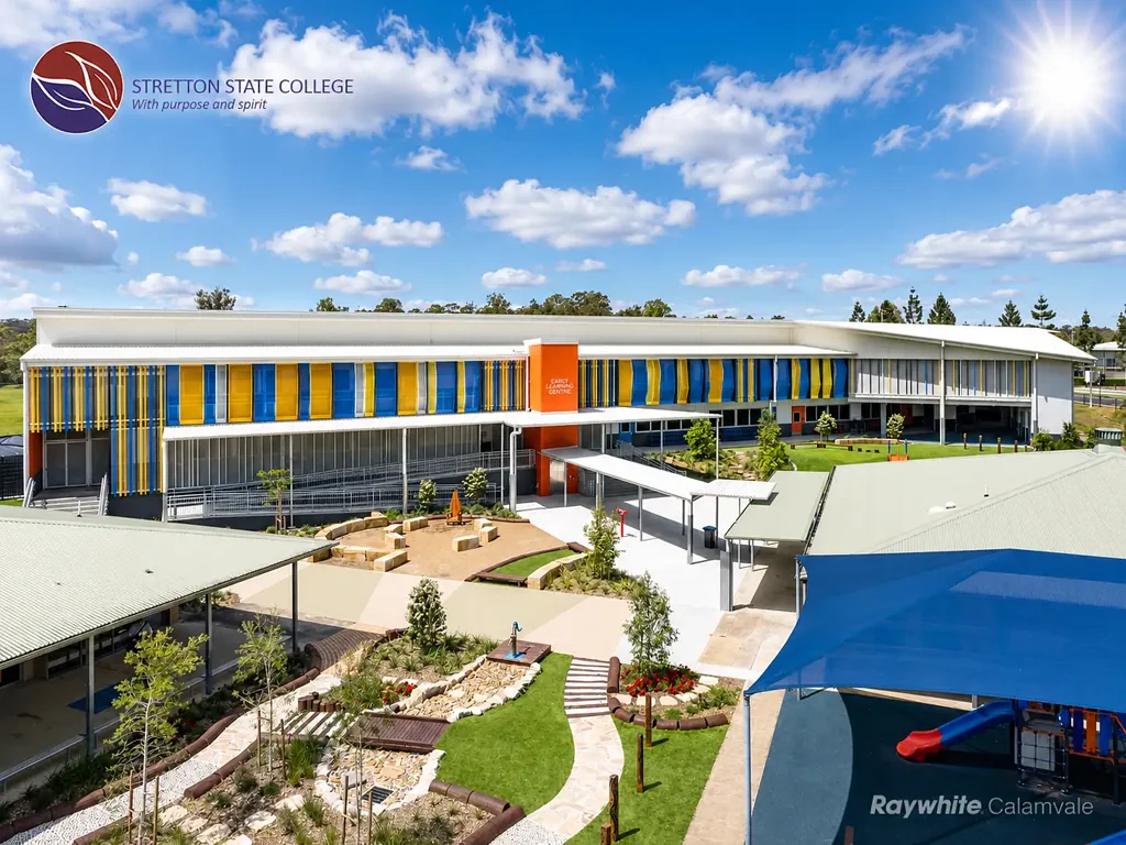 Calamvale 3房 Stretton学区联排 三卧带套间 现代厨房双车库 低物业费 邻ALDI公交 Modern Townhouse in the Stretton State College Catchment - Walk to ALDI, Parks & Express Buses