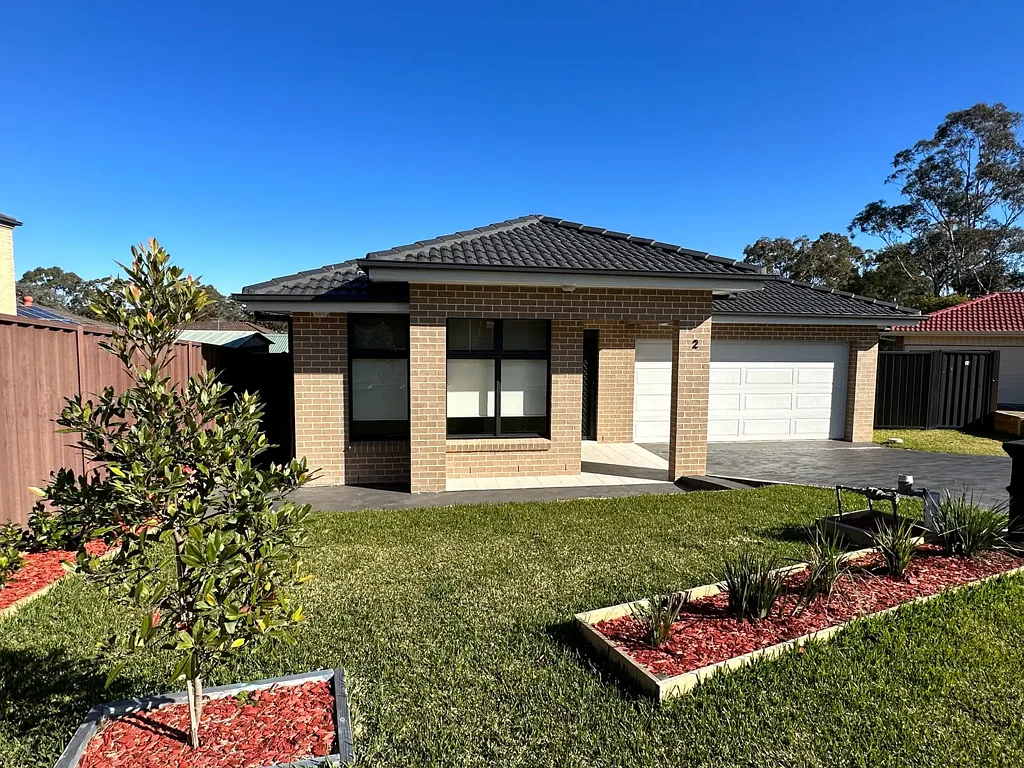 Near new 4 Bedroom Home in Ingleburn !!