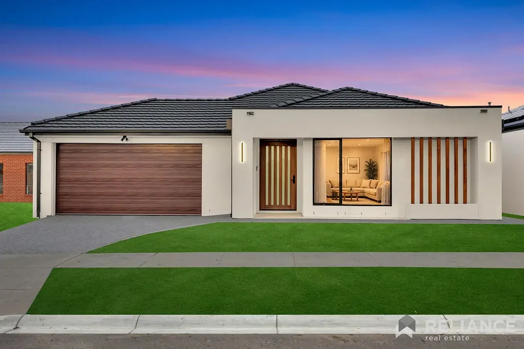 Sunbury 4Moenga Space to Spread Out, Room to Entertain – The Everly Estate Home You've Been Waiting For