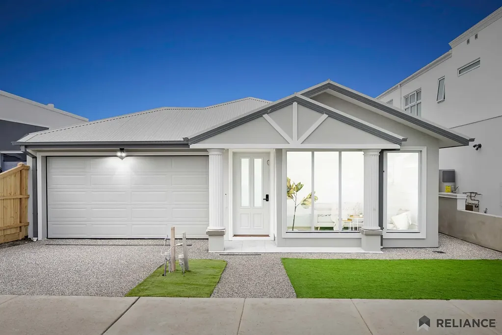 Mickleham 4房 宽敞379m²地块 四卧两套房 高挑天花板 现代厨房 双起居区 低维护户外 便捷设施云集 A Home That Delivers on Space, Comfort and Convenience