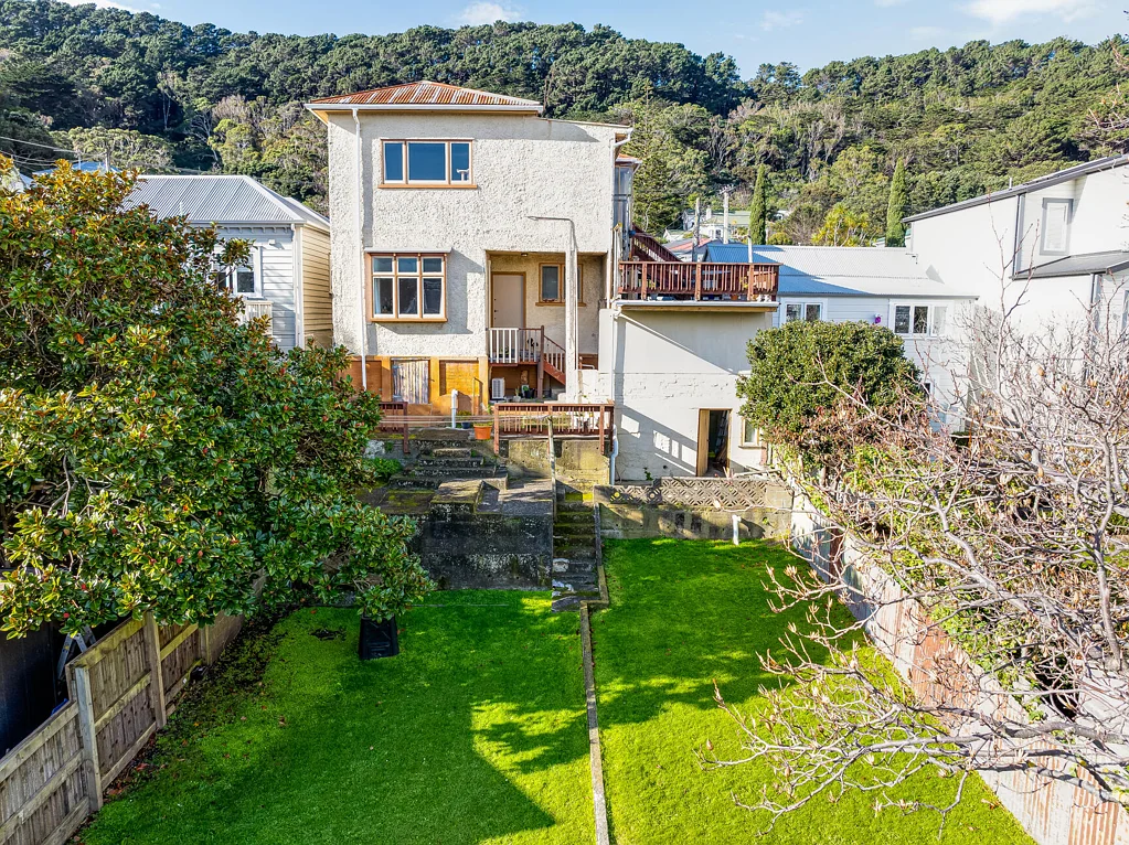 Mount Victoria 4Kwarto Two Flats, One Big Opportunity