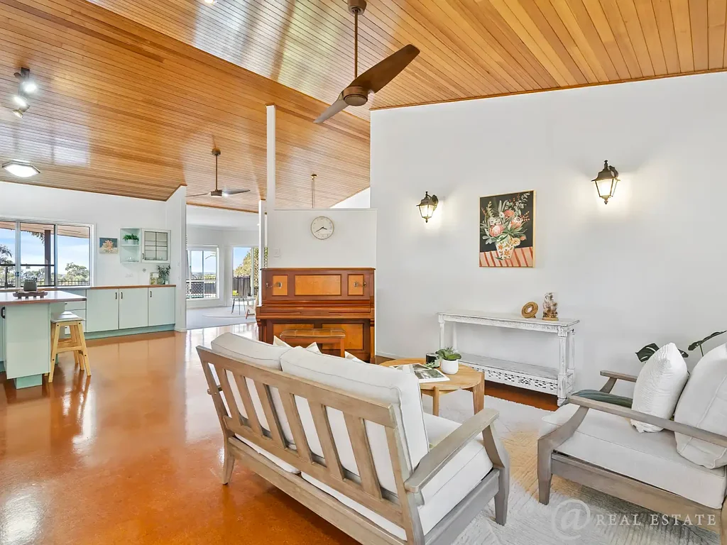 Yeppoon 4 Bedroom Come Inside and Be Surprised!