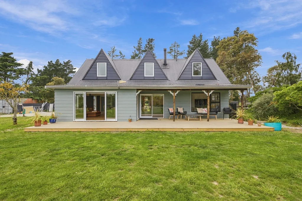 Amberley Your Private Escape, Close to Town