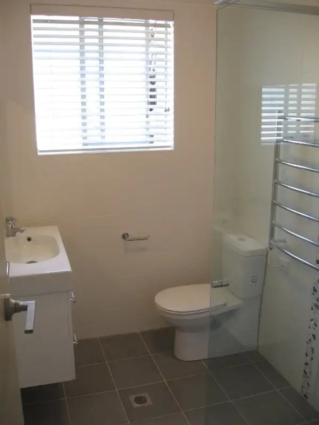 Sunlit 2-Bed with Parking in the Heart of Neutral Bay