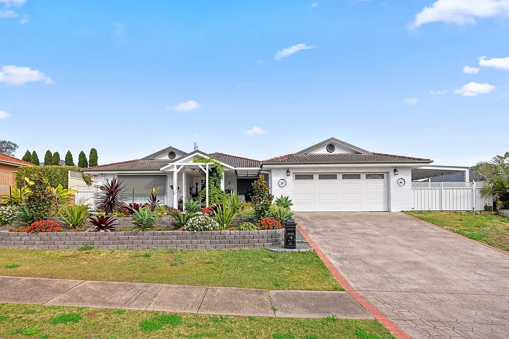 Aberglasslyn 4 Bedroom Hampton Style