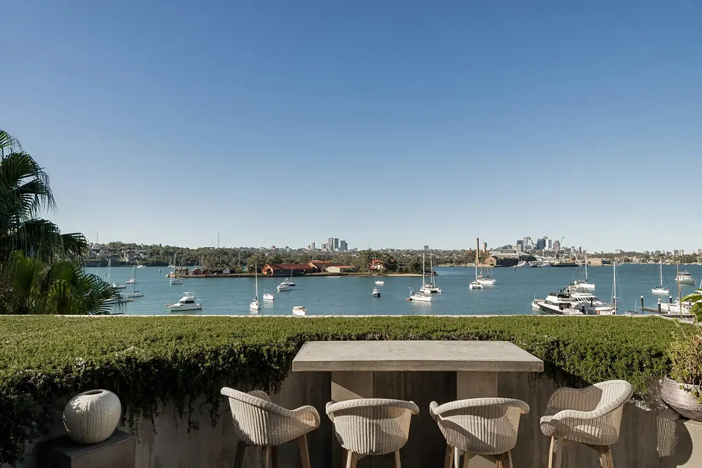 Drummoyne 4બેડરૂમ Harbourside luxury reimagined: The Isles - a landmark waterfront residence with access to a private beach, jetty and iconic Sydney views.