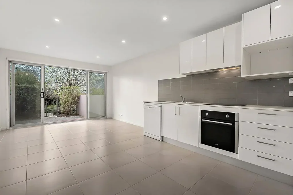 Dickson 1બેડરૂમ Rare One-Bedroom Gem with Study Nook and Courtyard in Canberra�s Inner North