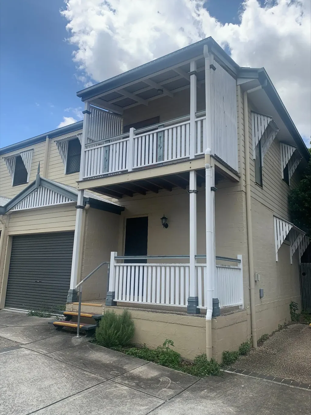 3 BEDROOM TOWNHOUSE IN QUIET COMPLEX