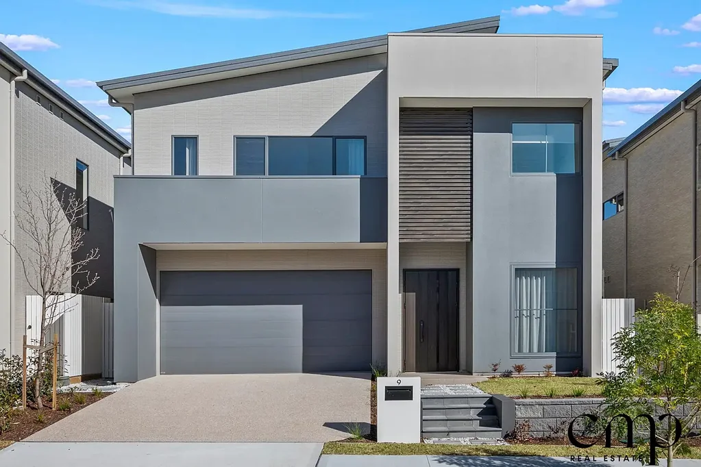 Luxury Living In The Norman Estates!