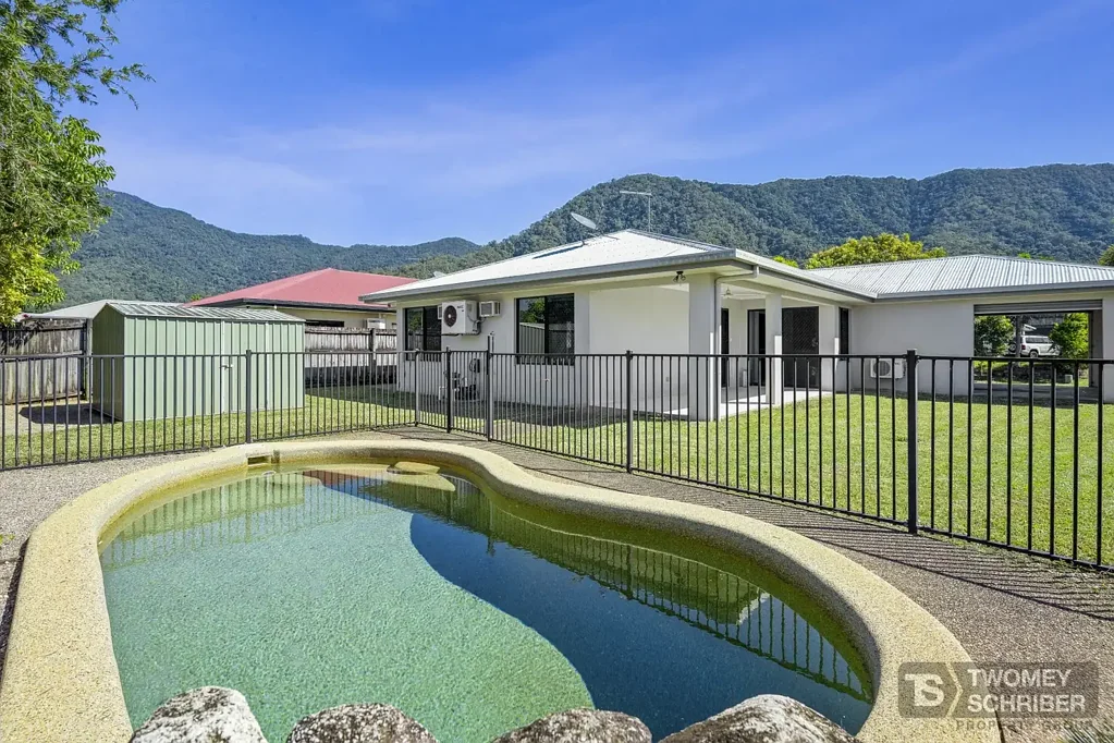 Modern Home With Pool In Bentley Park