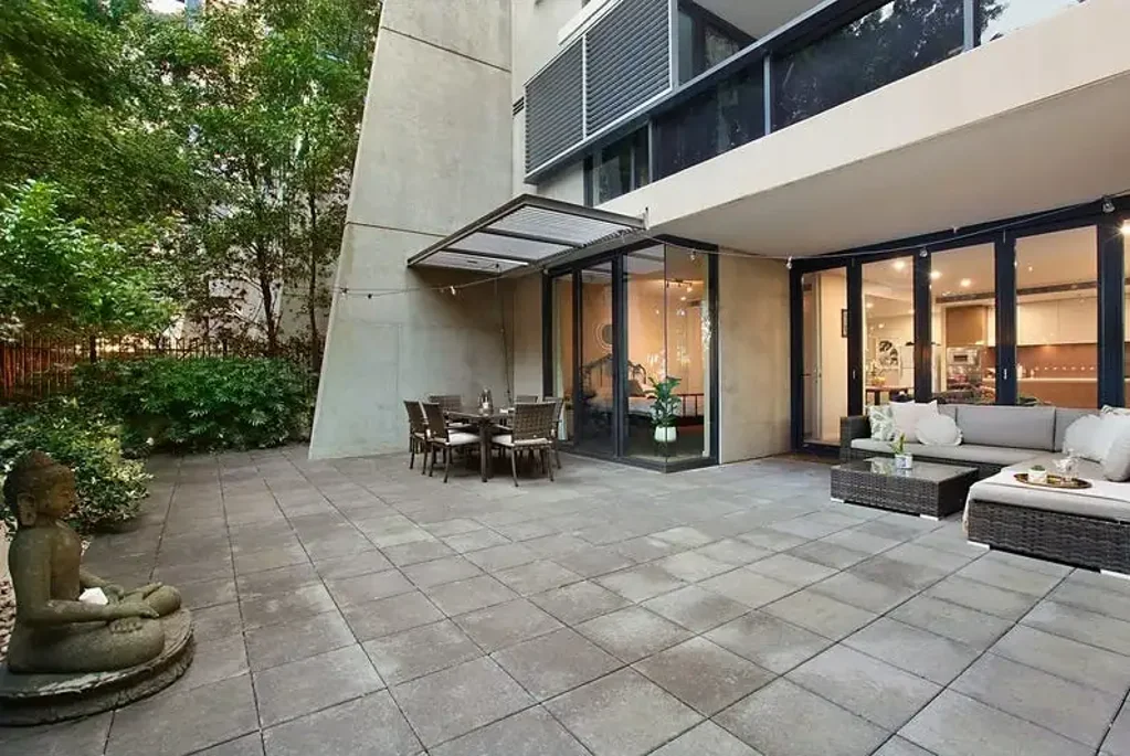 Super Spacious 1 bedroom and Study
