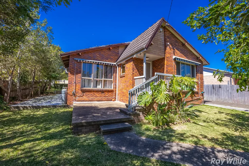 FAMILY HOME WITH SPACIOUS SHED!!