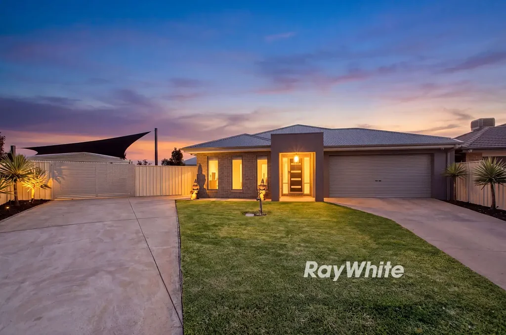 Mildura 4chambre Inside Is Impressive. Outside Is Even Better.