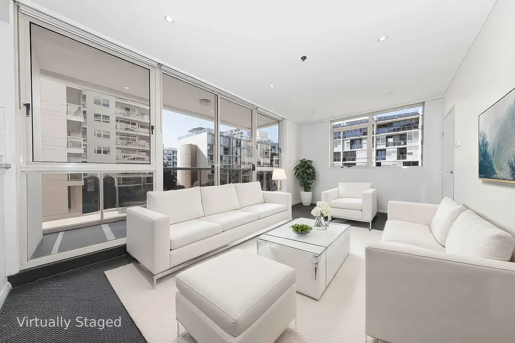 Modern North-Facing Corner Apartment with New Floorboards in the Prestigious Coronet Complex