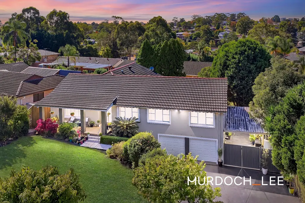 Baulkham Hills 4房 豪华家庭娱乐场所，拥有度假村式生活，坐落于Baulkham Hills最优质的街道之一！ Grand Family Entertainer with Resort-Style Living Situated in One of Baulkham Hills' Finest Streets!