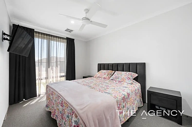 Kwarto - 5 Opal Way, Treeby, WA 6164