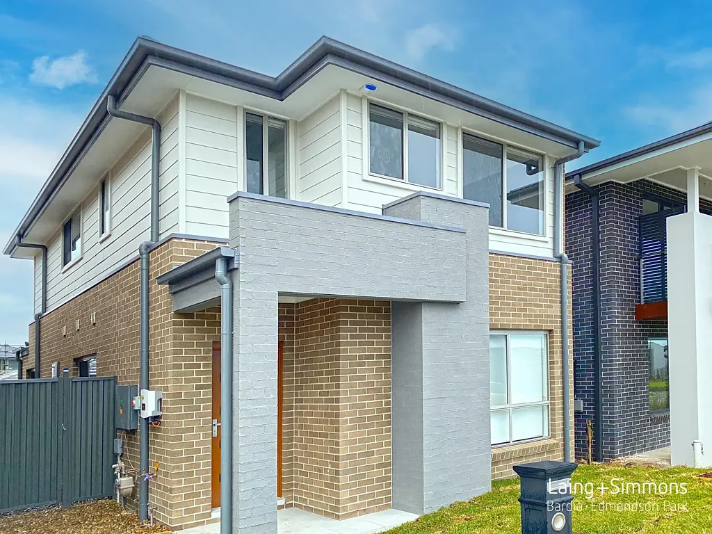 Modern Family Home Near Ed Square