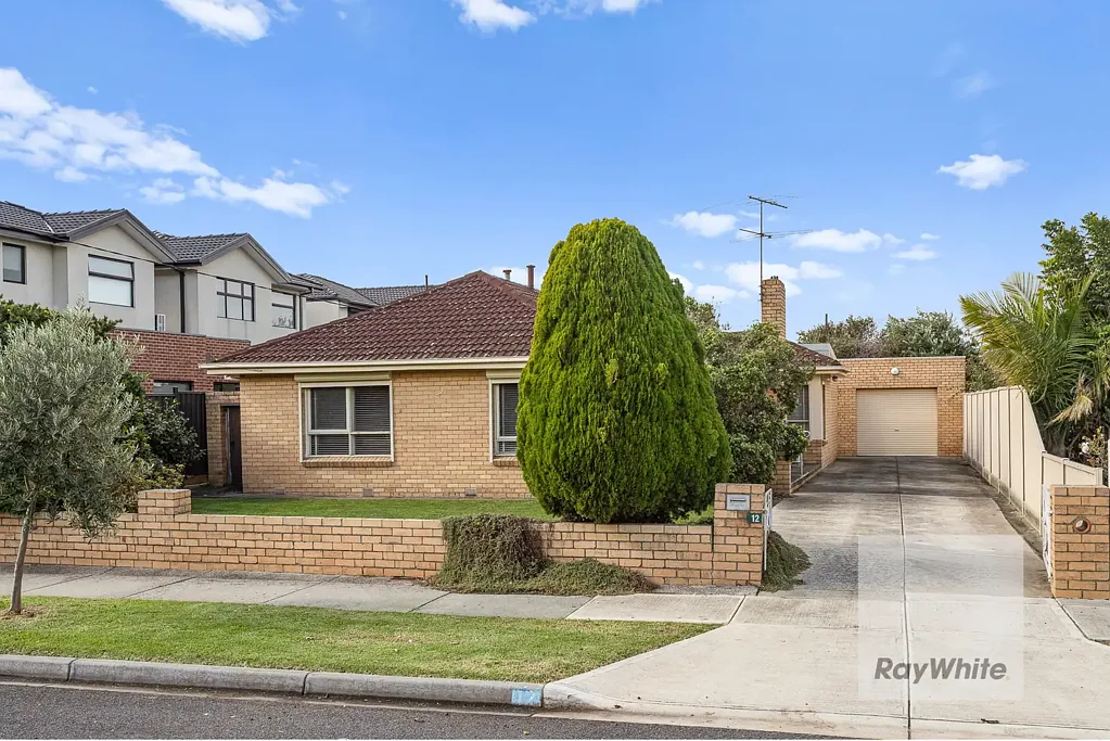 Thomastown 3房 宽敞地块 702m2 热门地段 黄金位置 靠近火车站 多元开发潜力 靠近优质学校 购物便利 生活便捷 Rare Growth Zone Site with Endless Potential - 702m²