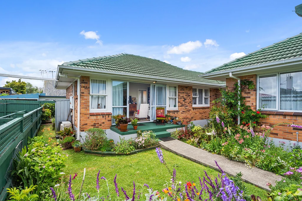 Panmure 2部屋 End Unit with Established Gardens