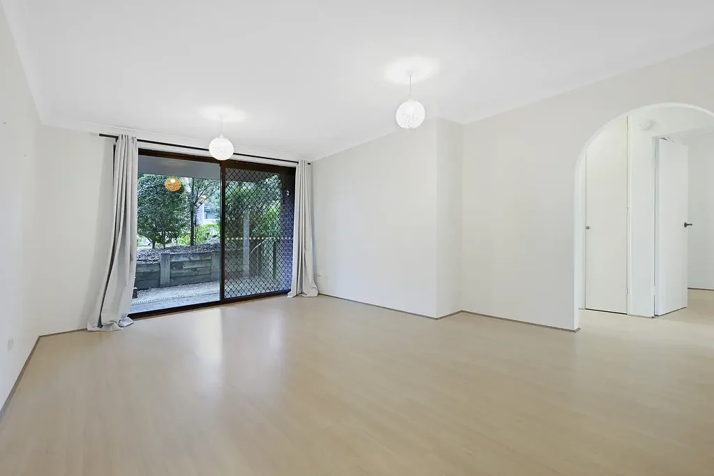 Private ground floor apartment of ideal convenience