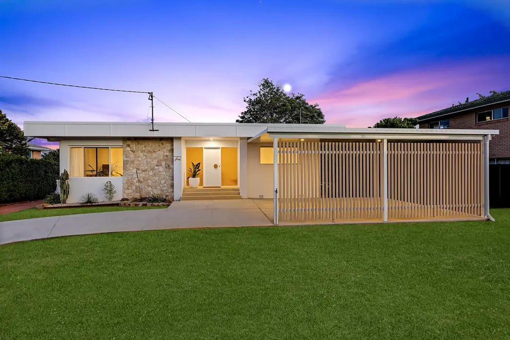 Nambour 3कमरा A Standout Renovation in Sought-After Nambour Heights