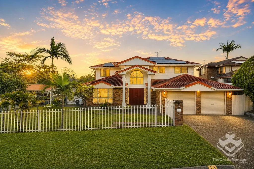 Calamvale 5 Slaapkamer Spacious Corner-Block Family Home in the Heart of Calamvale