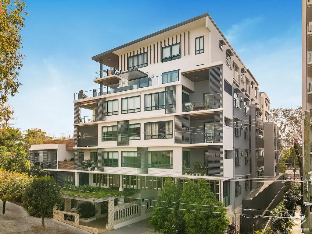 Perfectly Positioned and Contemporary Living
