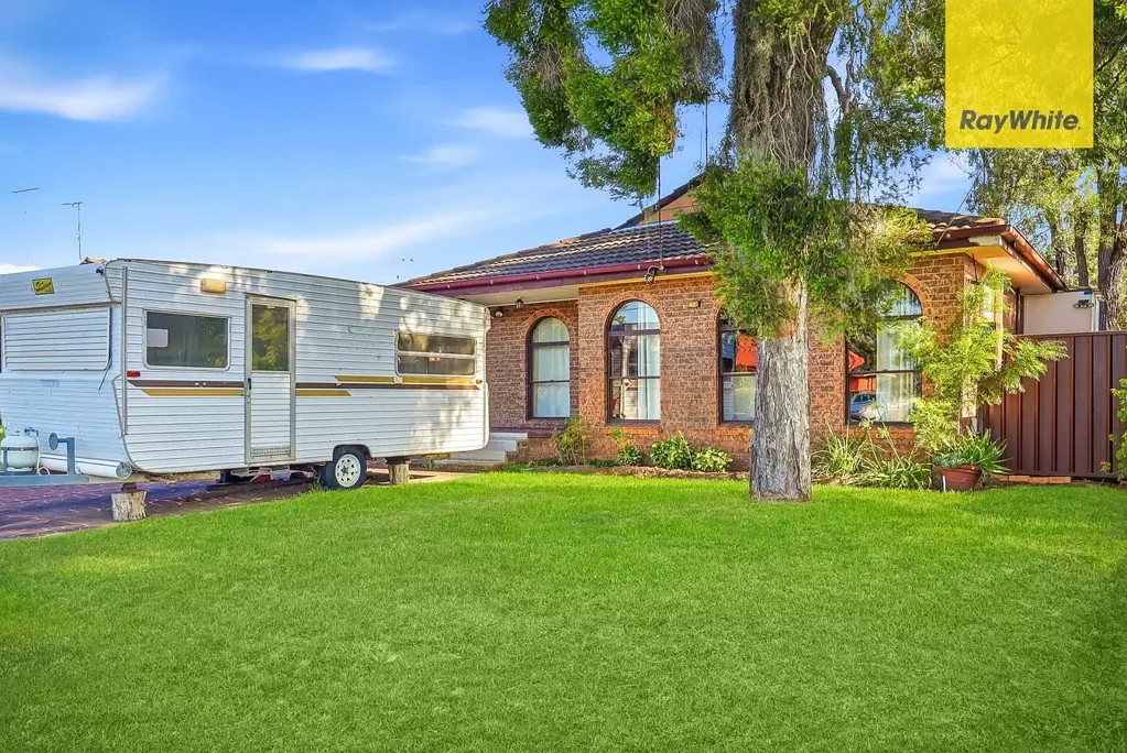 Three Bedroom Family Living in an Unbeatable Location!