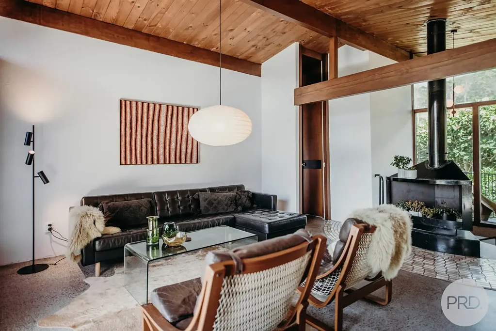 Fingal Bay 3બેડરૂમ A Rare Mid-Century Modern Coastal Retreat Moments from the Sand