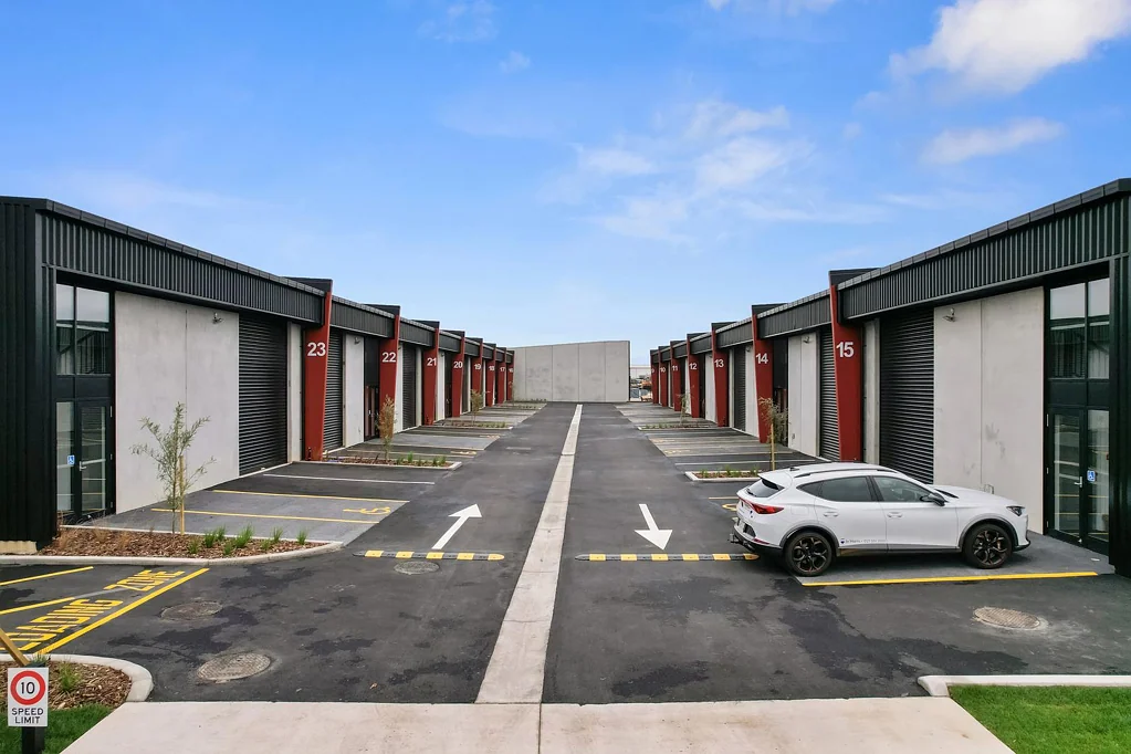 Hamilton Central INDUSTRIAL UNITS FOR SALE OR LEASE