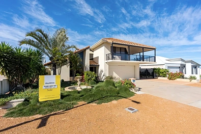 Wandina 4Kwarto Striking home in a commanding position
