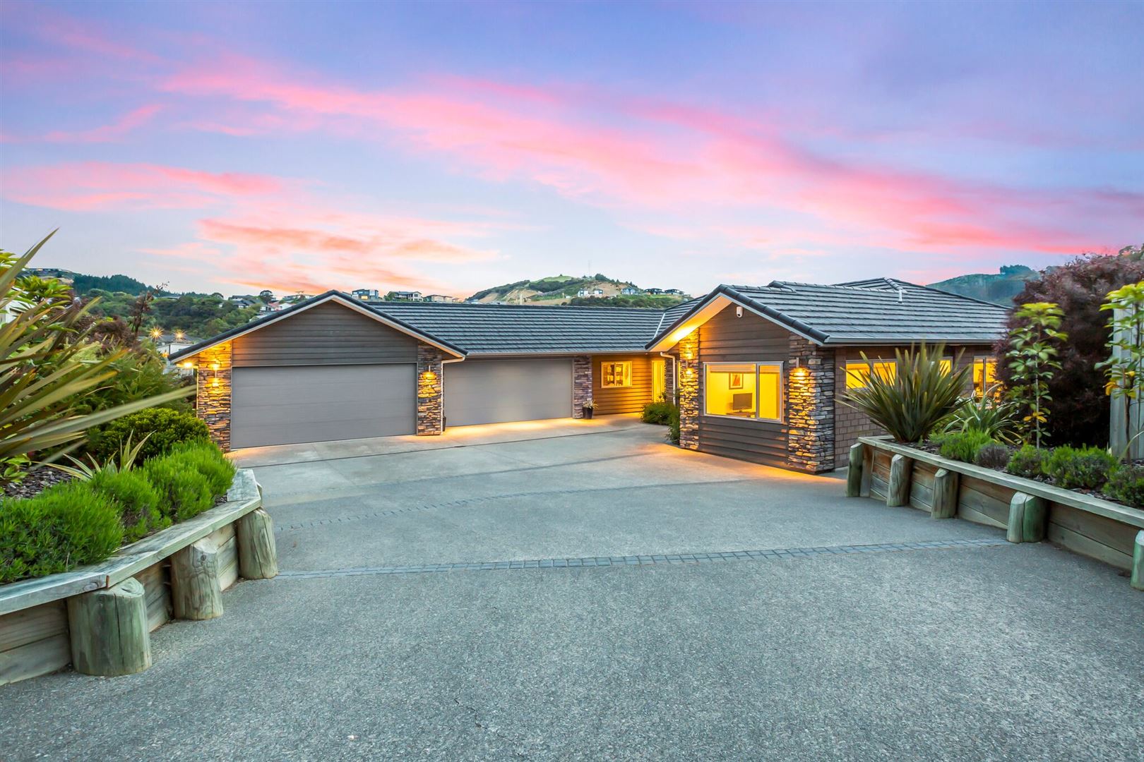 19 Flotilla Place, Whitby, Porirua, 4 phòng ngủ, 3 phòng tắm