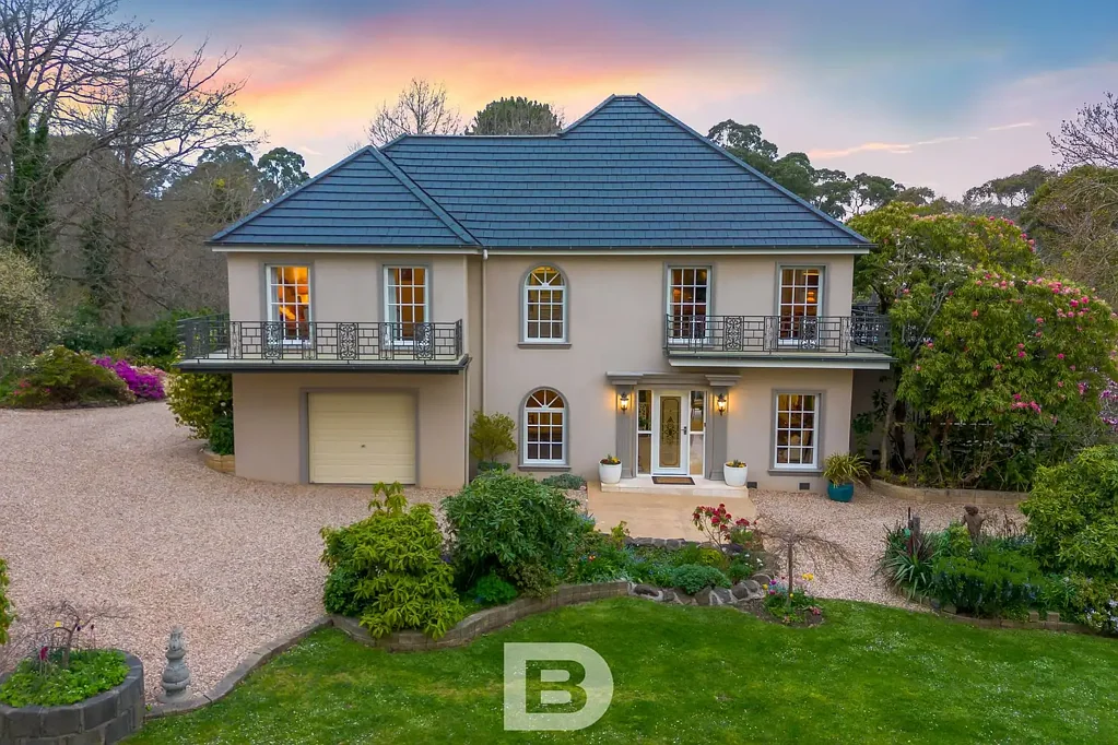 Mount Macedon 4房  Unique Country Manor with Timeless Acreage Appeal